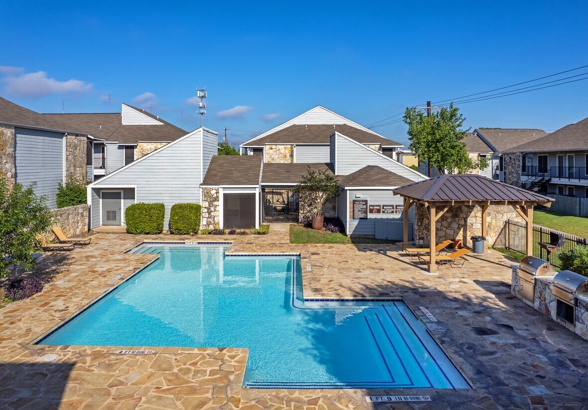 Swimming pool and outdoor grilling pavilion at Villas Del Sol