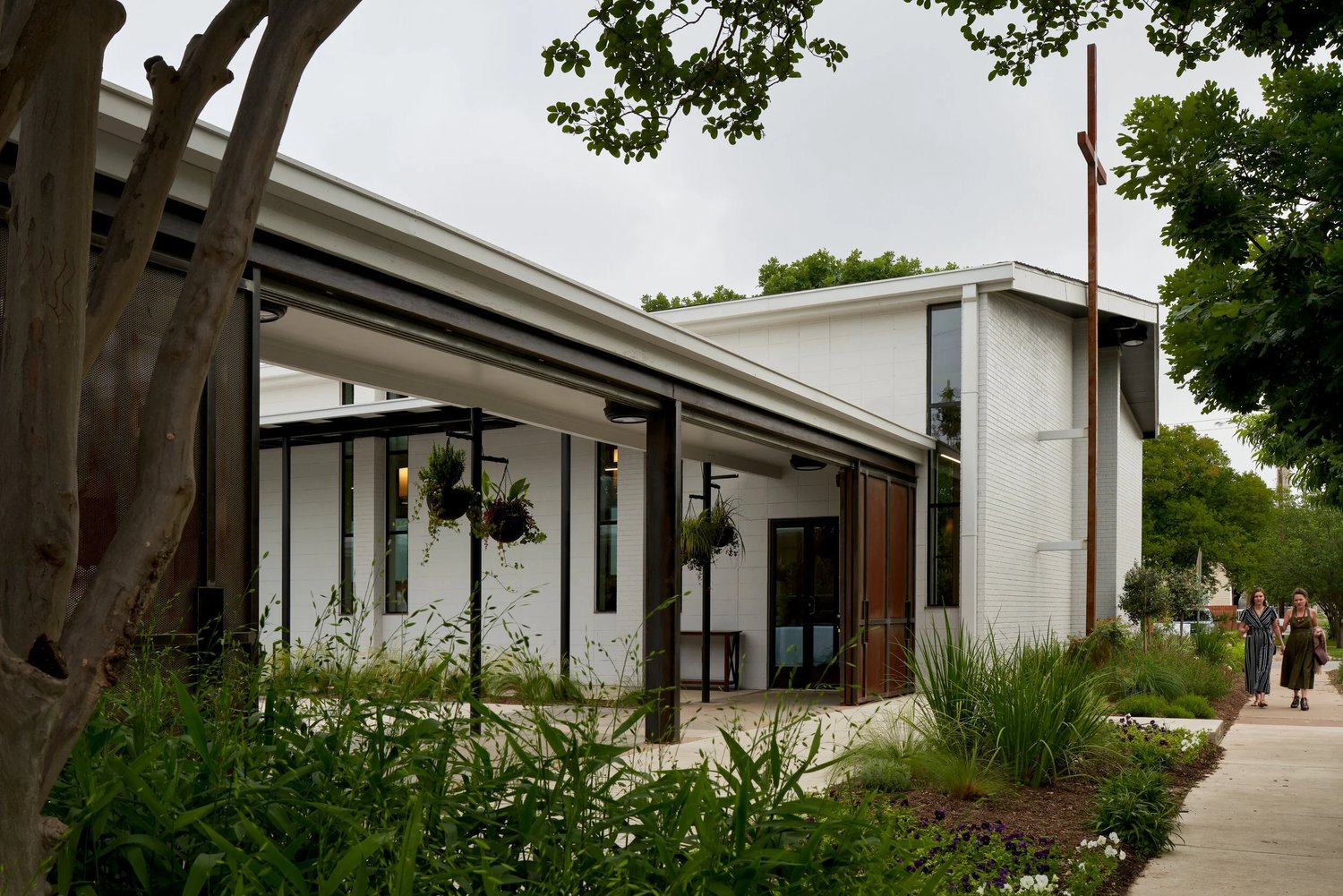 Entry and covered walkway at Christ Church of Central Austin