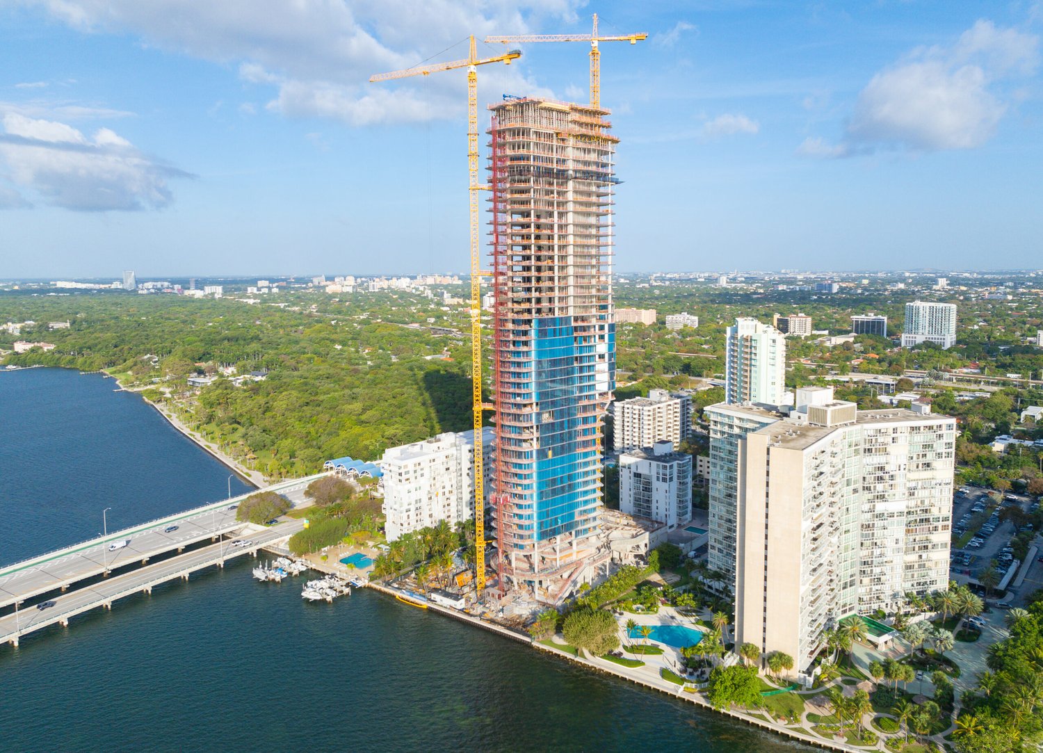 Una Residences Tops Off At 175 Southeast 25th Road In Brickell, Miami - Florida YIMBY