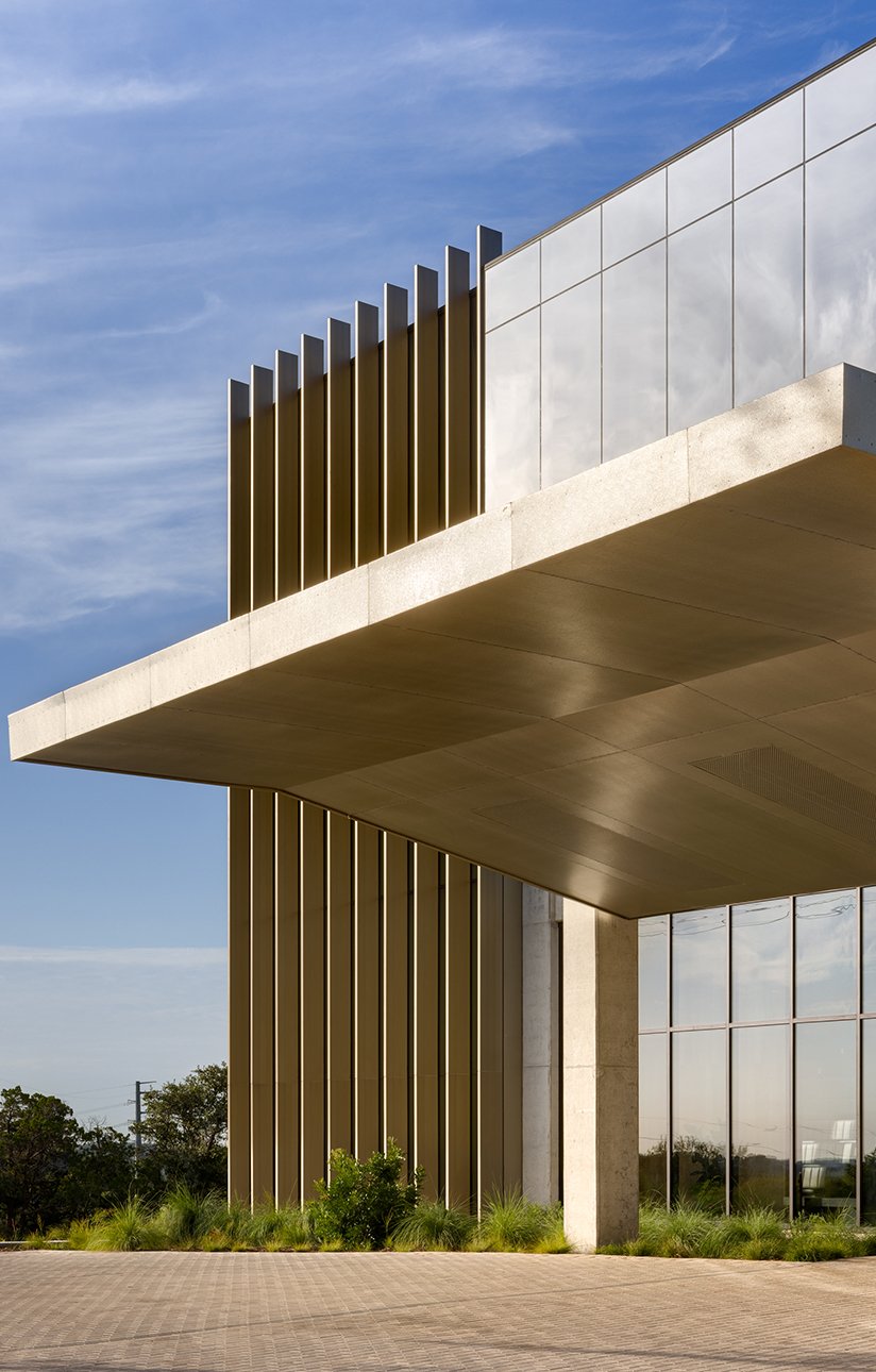 Entry canopy detail at the Nutrabolt headquarters