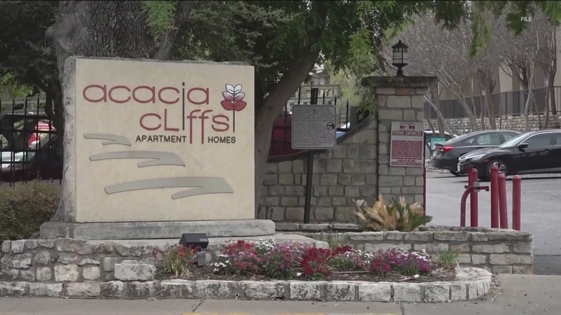Residents urge city to save northwest Austin apartment complex