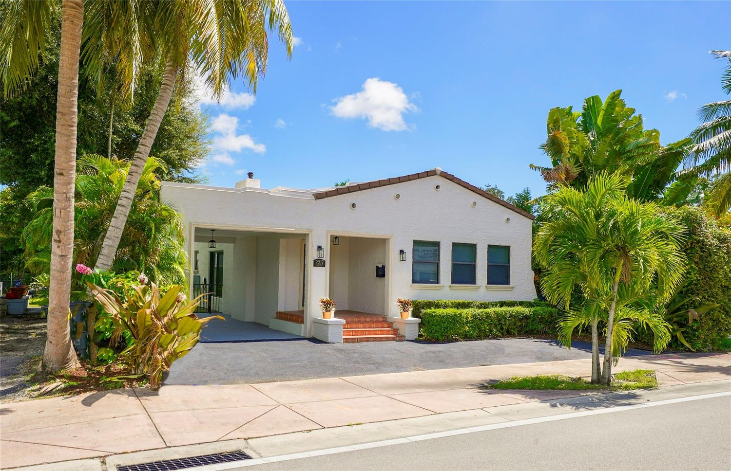 Street view of the existing home at 2217 Red Rd